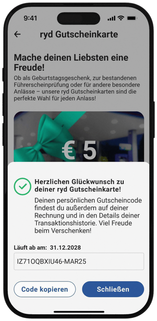Ein Smartphone zeigt die Zahlungsbestätigung einer Gutscheinkarte in der ryd App.